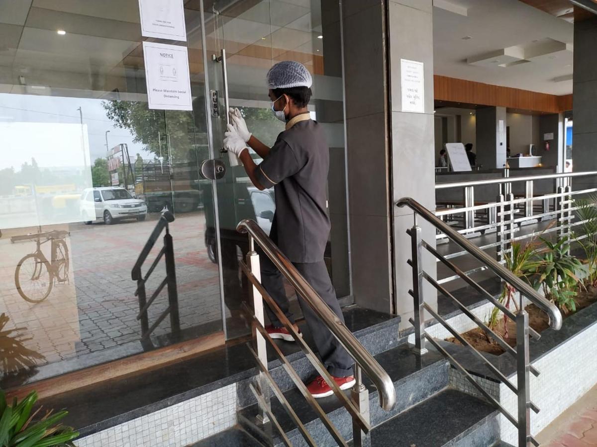 Hotel Satkar Chhatral Exterior foto